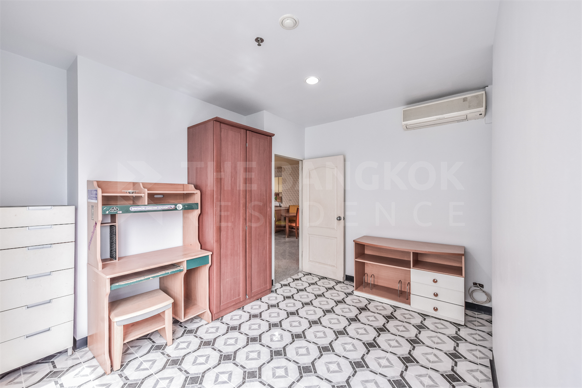 picture Sathorn House Unit Priced Below Market near BTS Surasak - 2/10