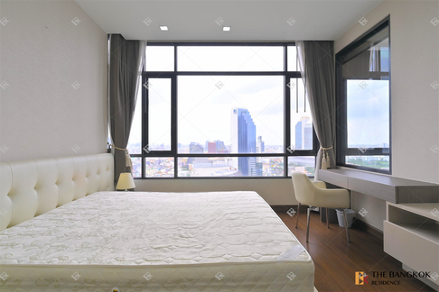 Location Near Employment, Surrounded by Lifestyles Ivy Ampio near MRT Cultural Center of Thailand Station