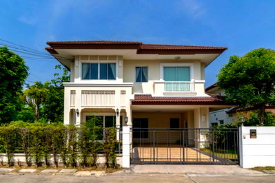 เช่าบ้านเดี่ยว บิ๊กซี บางใหญ่ : 🏡✨ ให้เช่าบ้านเดี่ยวหรู The Centro รัตนาธิเบศร์ ✨ บ้านหลังริม ติดสวนส่วนกลางของโครงการ บรรยากาศร่มรื่น เป็นส่วนตัว