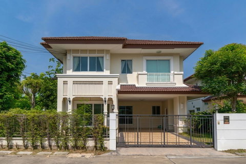 รูปภาพ 🏡✨ ให้เช่าบ้านเดี่ยวหรู The Centro รัตนาธิเบศร์ ✨ บ้านหลังริม ติดสวนส่วนกลางของโครงการ บรรยากาศร่มรื่น เป็นส่วนตัว
