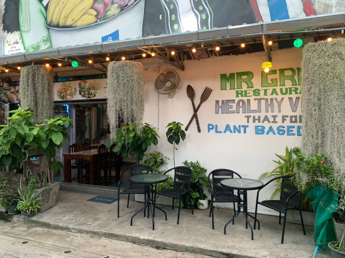 รูป เซ้งกิจการร้านอาหาร พร้อม Rooftop Bar 3 ชั้น ย่านเมืองเก่าเชียงใหม่ ทำเลทอง ใกล้ประตูท่าแพ พร้อมอุปกรณ์ครบ - รูปที่ 2/12