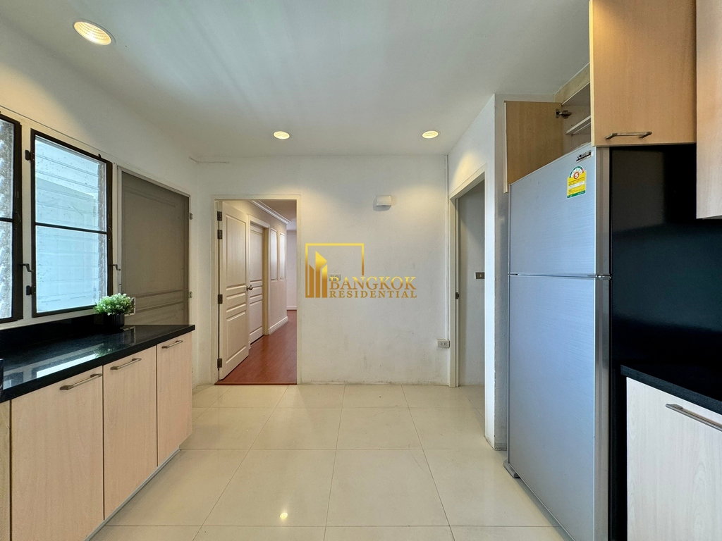 รูป Renovated 3 Bedroom Duplex Apartment in Sukhumvit 31 Area - BR0865AP - รูปที่ 8/48