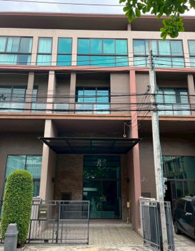 Townhome for sale, 3.5 floors, Baan Klang Muang Ratchayothin, near BTS Senanikom, only 650 meters, ready to move in (TH6917)