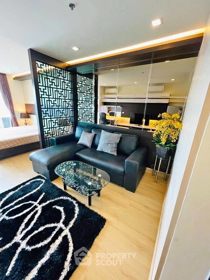 picture 1-BR 40Sqm On 40th Floor At Sky Walk Residences, 200m To BTS Phra Khanong (ID 3134591) - 1/9
