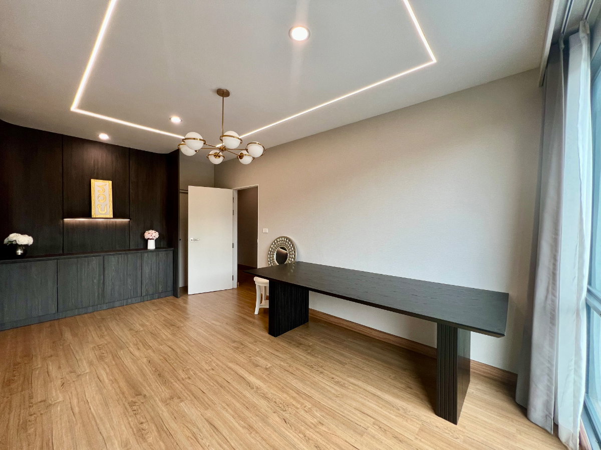 picture Luxury Semi-Detached House for Sale | Baan Klang Muang The Edition Yothin Phatthana | Fully Built-in | Move-in Ready | Exceptional Value - 14/33