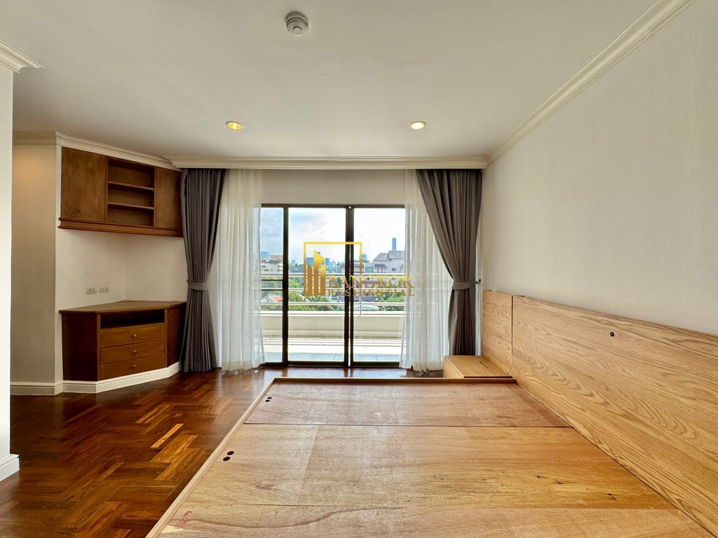 รูป Renovated 3 Bedroom Duplex Apartment in Sukhumvit 31 Area - BR0865AP - รูปที่ 22/48