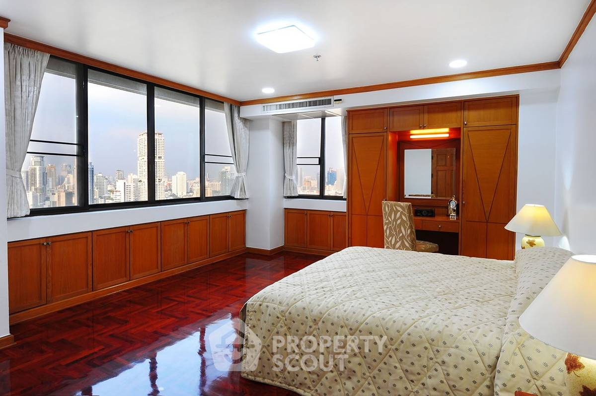 รูป คอนโด 3 ห้องนอน ชั้น 23 ขนาด 316 ตร.ม. ใกล้ BTS ทองหล่อ ที่ Ruamsuk Condominium (ID 510610) - รูปที่ 7/12