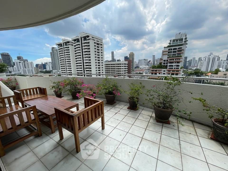 picture 2-BR Condo At Supalai Place Sukhumvit 39 Near BTS Phrom Phong (ID 2968575) - 38/38