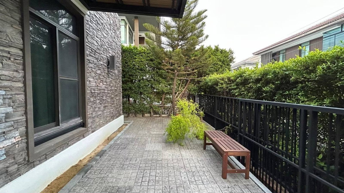 รูป ให้เช่าบ้านเดี่ยว มัณฑนาการ อ่อนนุช–วงแหวน 3 บ้านใกล้คลับเฮาส์ เดินข้ามถนนถึงส่วนกลาง พร้อมเข้าอยู่ (H6937) - รูปที่ 2/16