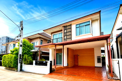 บ้านแฝด ชลบุรี : ขายบ้านแฝด 2 ชั้น อรินสิริ ไพรเวซี่ บางแสน ถนนข้าวหลาม ใกล้ ม.บูรพา พร้อมอยู่ 