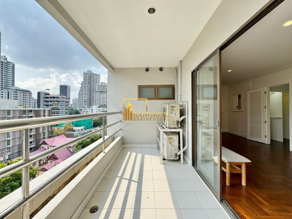 รูป Renovated 3 Bedroom Duplex Apartment in Sukhumvit 31 Area - BR0865AP - รูปที่ 16/48