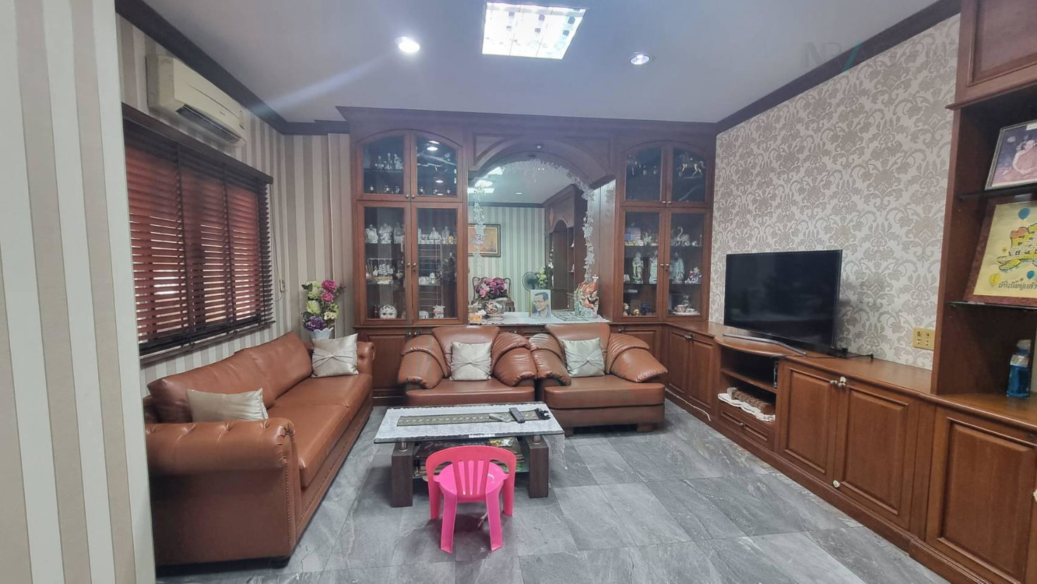 รูป 📌 ให้เช่าทาวน์เฮาส์ 4 ชั้น หมู่บ้านวราธรวิลล์ 5 ห้องนอน 5 ห้องน้ำ - รูปที่ 2/8