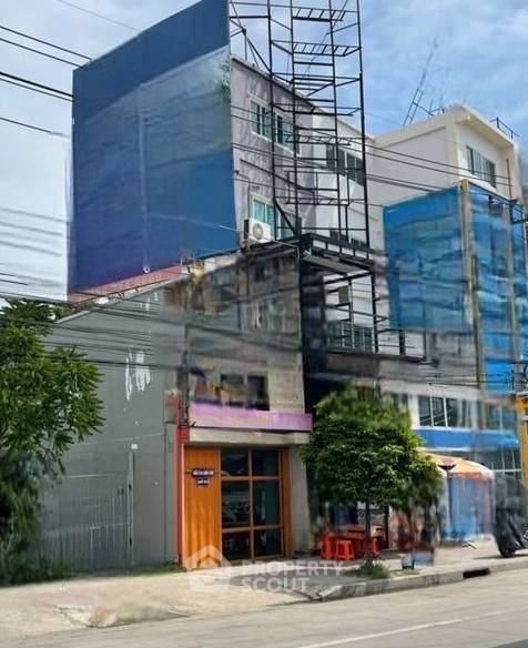 รูป ทาวน์เฮ้าส์ 1 ห้องนอน รับสัตว์เลี้ยง ขนาด 220 ตร.ม. ใกล้ ARL หัวหมาก (ID 2432608) - รูปที่ 2/3