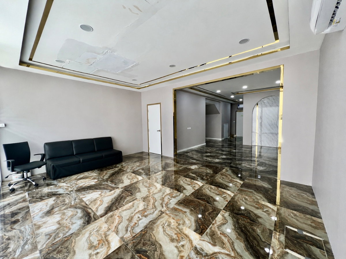 รูป ให้เช่าทาวน์โฮม 3 ชั้น Patio Ramintra–Watcharapol บ้านใหม่ พร้อมอยู่ รองรับทั้งอยู่อาศัย โฮมออฟฟิศ และสำนักงาน ทำเลติดส่วนกลางของโครงการ - รูปที่ 2/26