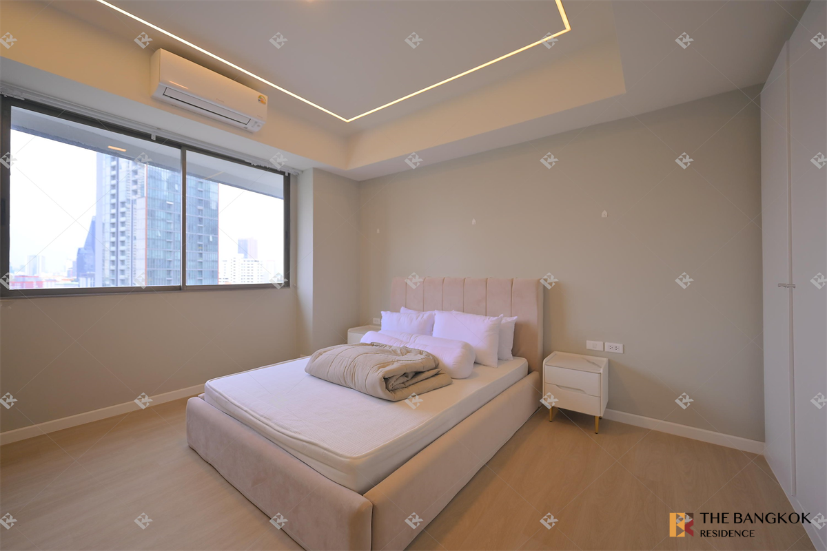 picture Ultimate Luxury Lifestyle with Convenience Premier Condominium near BTS Phrom Phong - 1/10