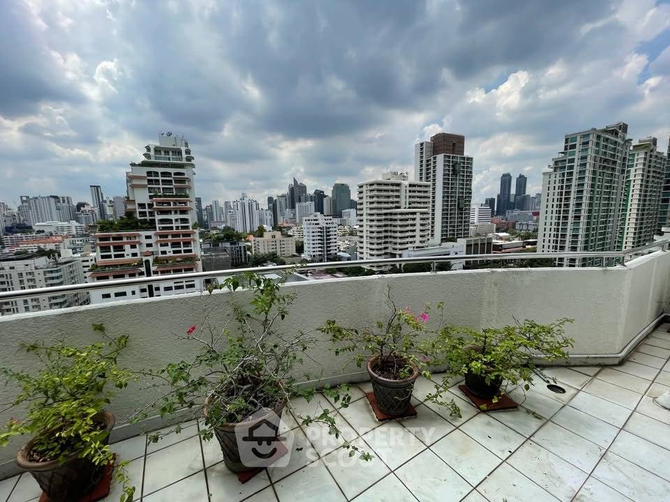 picture 2-BR Condo At Supalai Place Sukhumvit 39 Near BTS Phrom Phong (ID 2968575) - 23/38