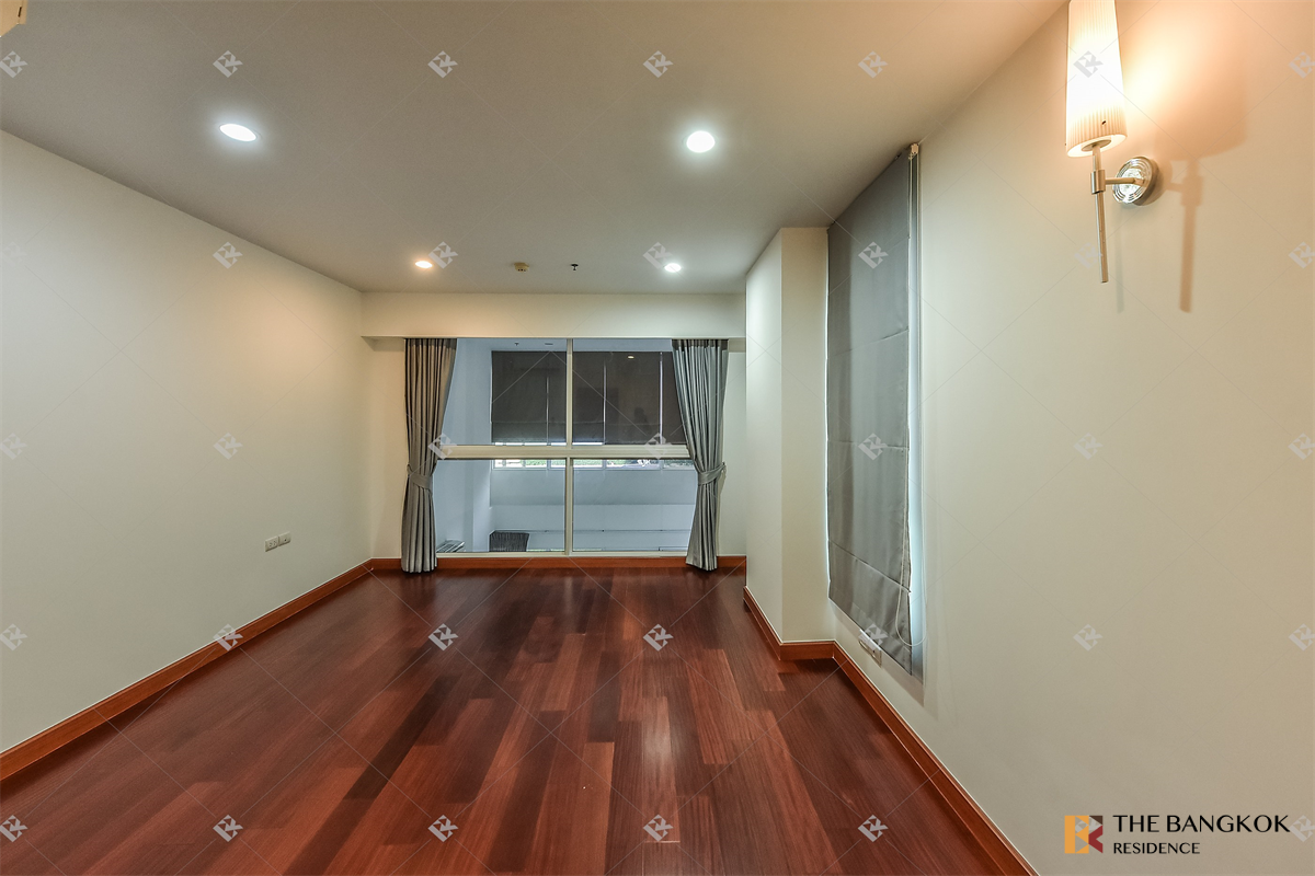 picture Book quickly before the room is gone!! Supalai Prima Riva - 8/10