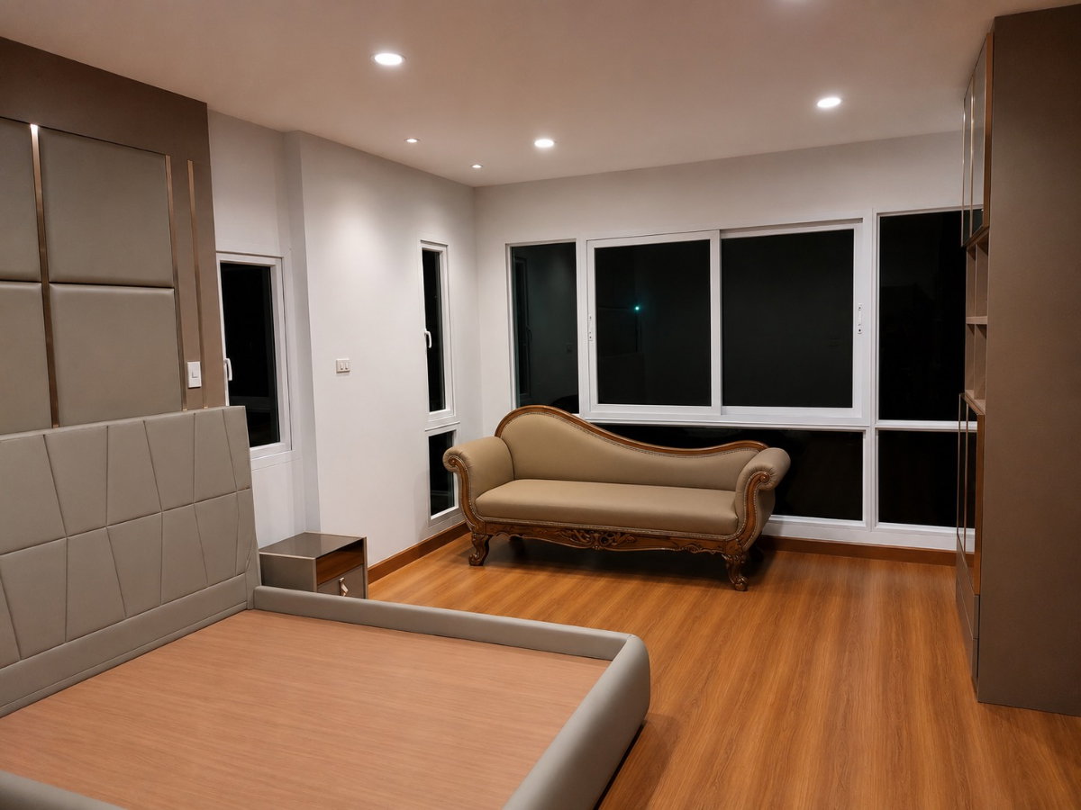 picture Beautiful Custom-Built Detached House for Sale - 6/13