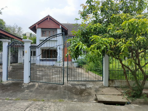 หมู่บ้านชวนชื่น ปาร์ควิลล์ ซอย 9/7 เลขที่ 247/93 บ้านเดี่ยวหัวมุน 171 ตรว.  ขนาด 4 ห้องนอน 4 ห้องน้ำ  ที่จอดรถ 3-4 คัน 