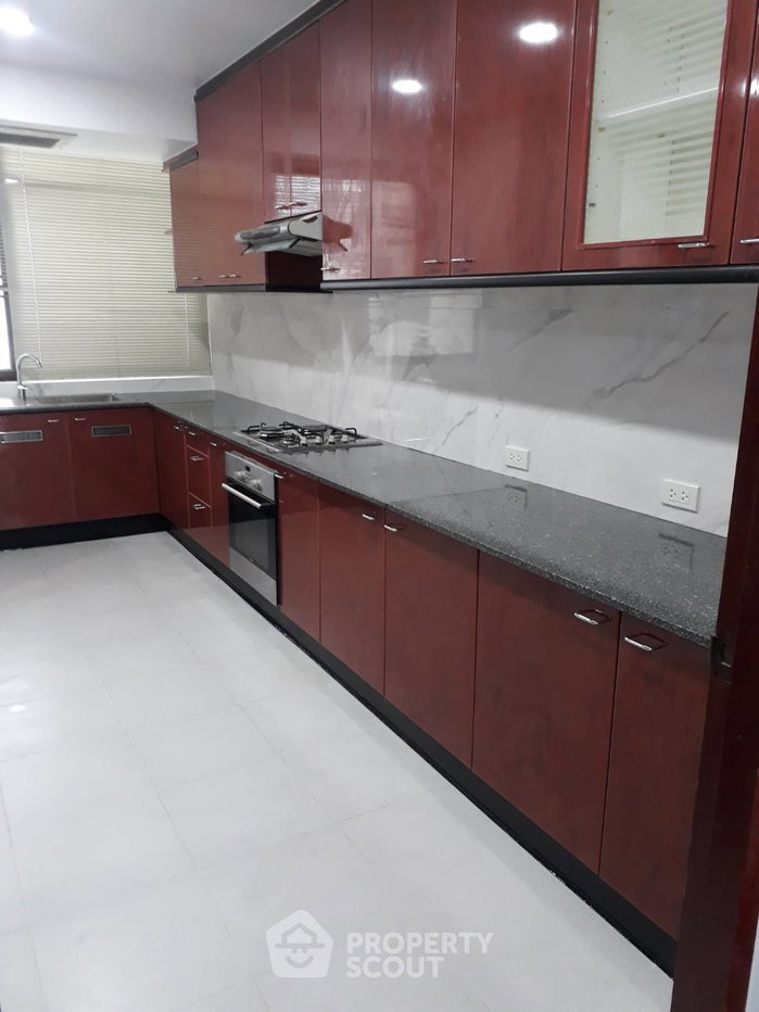 รูป คอนโด 3 ห้องนอน ชั้น 23 ขนาด 316 ตร.ม. ใกล้ BTS ทองหล่อ ที่ Ruamsuk Condominium (ID 510610) - รูปที่ 5/12