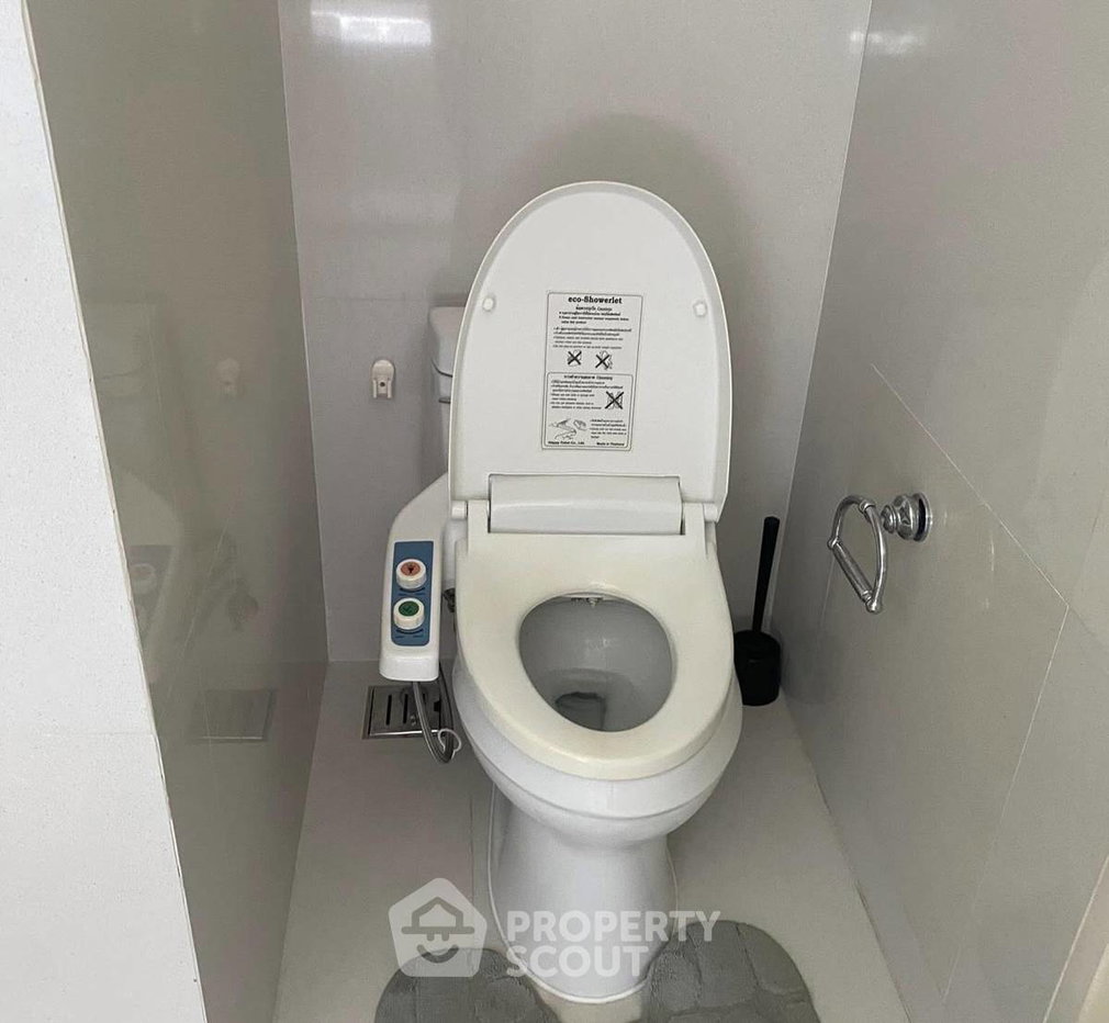 picture Pet-Friendly 2-BR Condo At Aguston Sukhumvit 22, Near MRT Queen Sirikit (ID 2980019) - 6/6