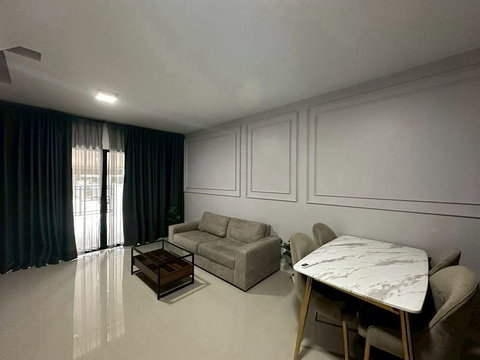 Townhome for rent at Baan Klang Muang Srinakarin-Onnut, Near BTS Srinut (ST-02)
