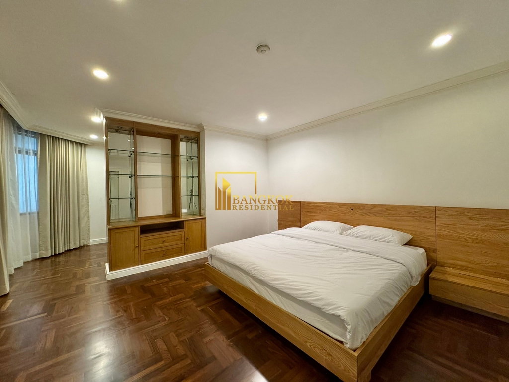 รูป Renovated 3 Bedroom Duplex Apartment in Sukhumvit 31 Area - BR0865AP - รูปที่ 29/48