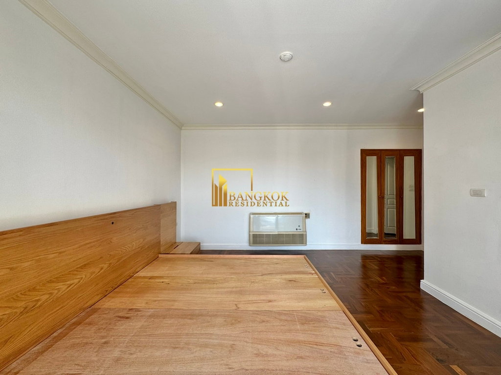 รูป Renovated 3 Bedroom Duplex Apartment in Sukhumvit 31 Area - BR0865AP - รูปที่ 23/48