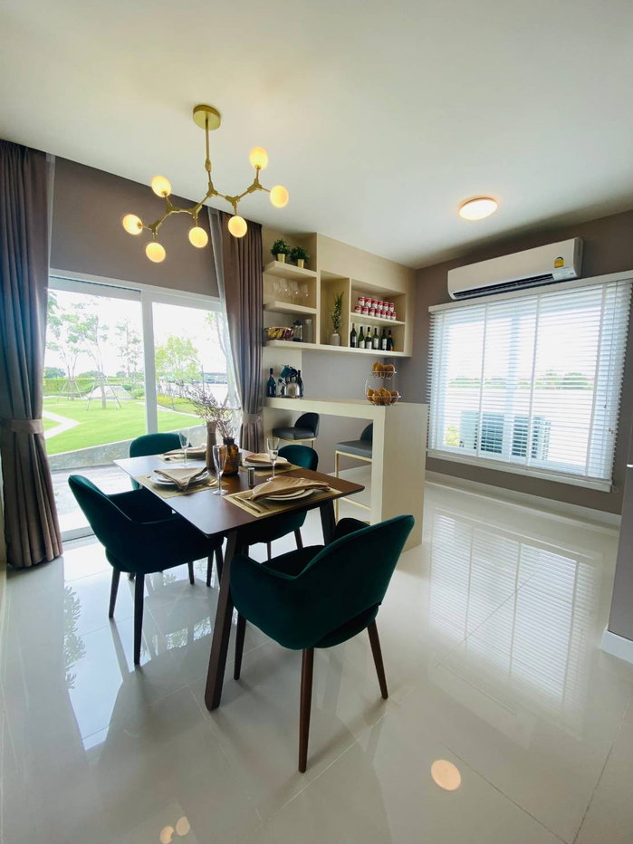 รูป บ้านตัวอย่าง แต่งครบพร้อมอยู่ แปลงมุมโซนส่วนตัว ลดพิเศษ 4.59 ล้าน* ฟรี! เฟอร์นิเจอร์ทั้งหลัง ทำเลบางบ่อ ใกล้ทางด่วน จองด่วน หรือ นัดเข้าชมโครงการ - รูปที่ 4/8