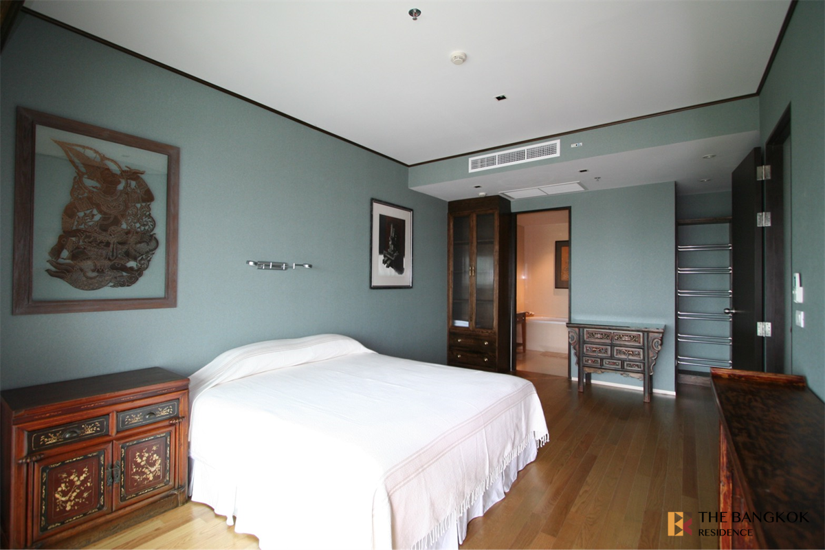 picture The Madison Condominium Sukhumvit 41 near BTS Phrom Phong Premium Luxury Condo in Prime Location - 2/10