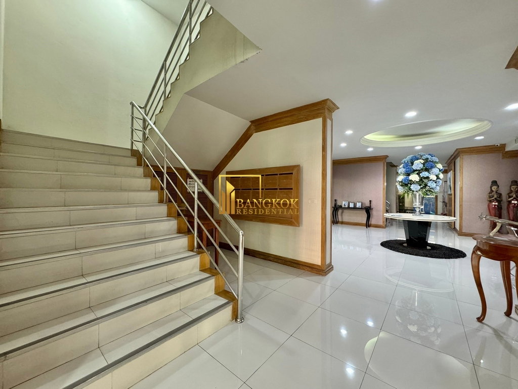 รูป Renovated 3 Bedroom Duplex Apartment in Sukhumvit 31 Area - BR0865AP - รูปที่ 45/48