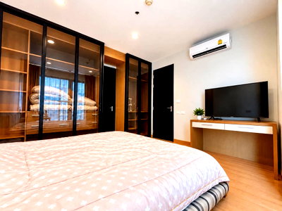 Condos for rent : Condo for rent: The Address Siam, 2 bedrooms, 2 bathrooms. Prime city location, convenient transportation, near BTS Ratchathewi. Ready to move in.
