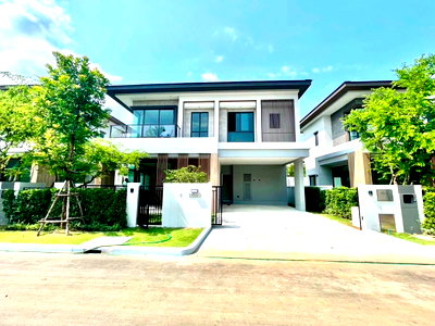 บ้านเดี่ยวให้เช่า : ให้เช่า บ้านเดี่ยวหรู บางกอก บูเลอวาร์ด บางนา กม.5 บ้านสวย บรรยากาศเงียบสงบ พร้อมเข้าอยู่ (H6938)
