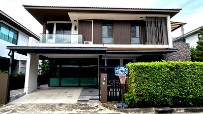 Houses for rent Bangkok : Single house for rent, Manthanakarn On Nut-Wongwaen 3, house near the clubhouse. Walk across the road to the central area. Ready to move in (H6937) 