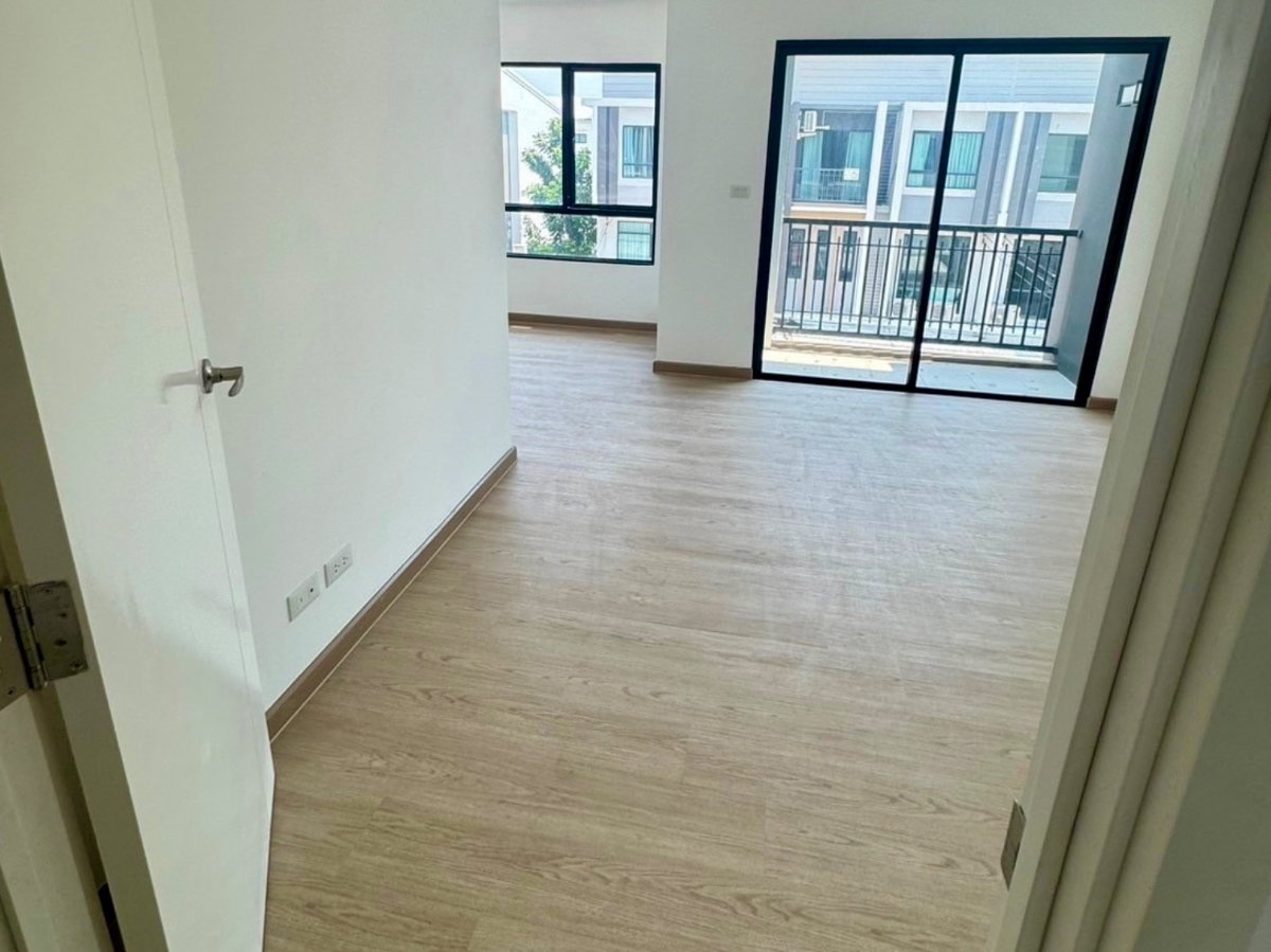 รูป ให้เช่าทาวน์โฮม 3 ชั้น Patio Ramintra–Watcharapol บ้านใหม่ พร้อมอยู่ รองรับทั้งอยู่อาศัย โฮมออฟฟิศ และสำนักงาน ทำเลติดส่วนกลางของโครงการ - รูปที่ 12/26