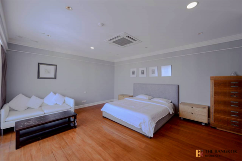 Ultimate Luxury Lifestyle with Convenience Las Colinas Condo near MRT Sukhumvit Station