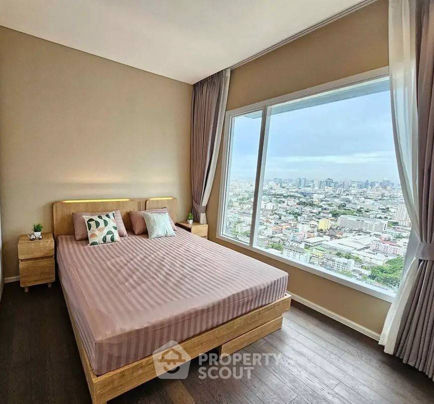 picture High-Floor 2-BR 57 Sqm Condo At The Saint Residences, 100m To MRT Phahon Yothin (ID 3146120) - 1/7