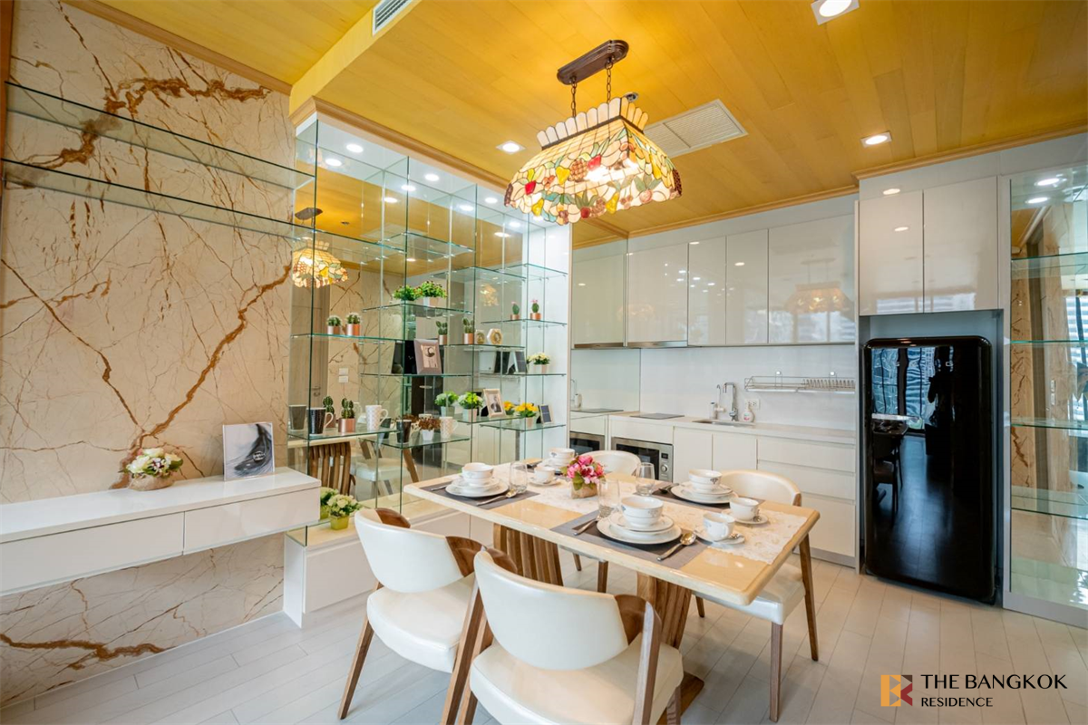 picture Noble Ploenchit near BTS Phloen Chit - 1/10