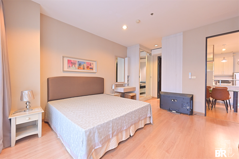 City Smart Condo near BTS Asok Hot Unit, Available for a Limited Time