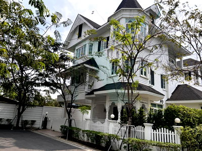 เช่าบ้านเดี่ยว วิทยาลัยพณิชยการบางนา : 📌 ให้เช่าบ้านเดี่ยว 3 ชั้น แฟนตาเซีย วิลล่า 4 4 ห้องนอน 5 ห้องน้ำ