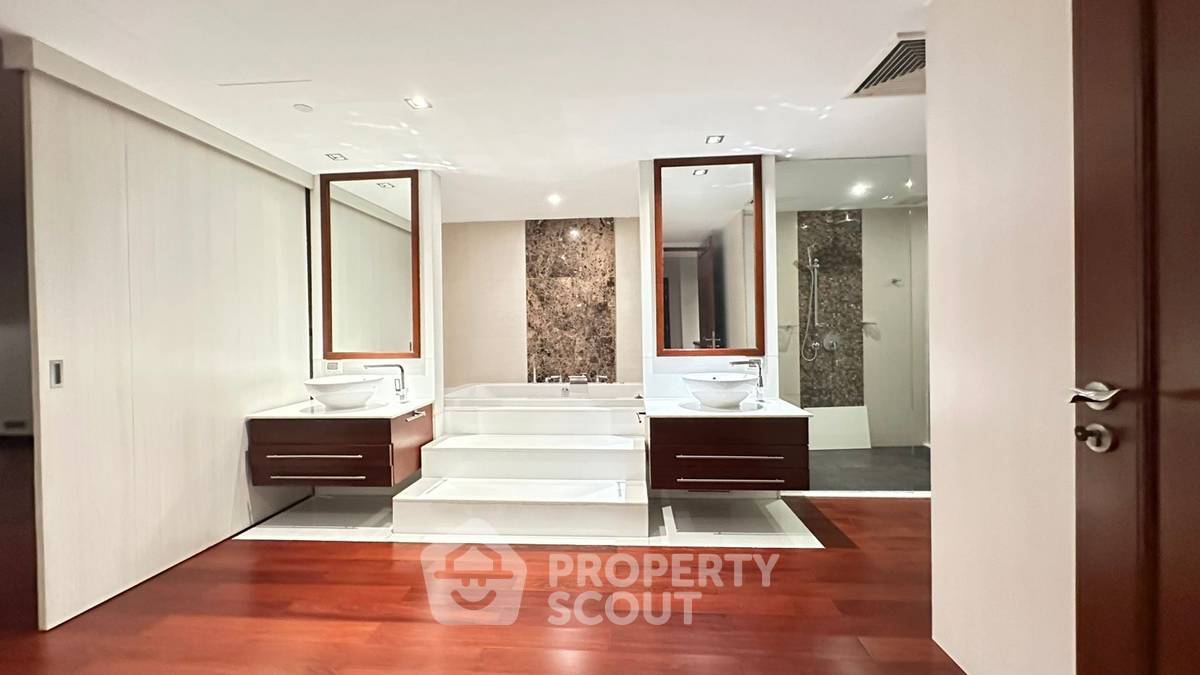 picture 3-BR Condo 265 Sqm On 17th Floor, Le Raffine Jambunuda Sukhumvit 31, BTS Phrom Phong (ID 2081471) - 8/10