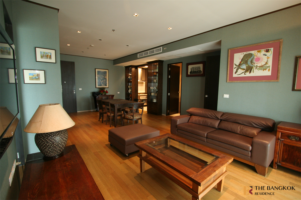 picture The Madison Condominium Sukhumvit 41 near BTS Phrom Phong Premium Luxury Condo in Prime Location - 5/10
