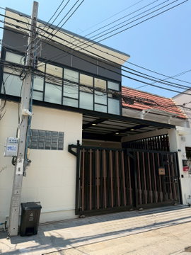 For Rent | Twin Townhouses | Sukhumvit 16  | Prime Asoke Location  4bedrooms