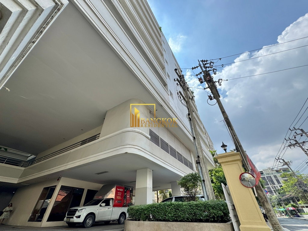 รูป Renovated 3 Bedroom Duplex Apartment in Sukhumvit 31 Area - BR0865AP - รูปที่ 47/48