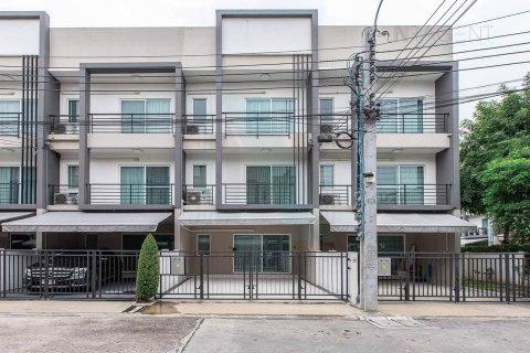 📌 ขายทาวน์เฮาส์ โครงการ บ้านกลางเมือง สุขุมวิท 77 3 ชั้น 3 ห้องนอน 3 ห้องน้ำ