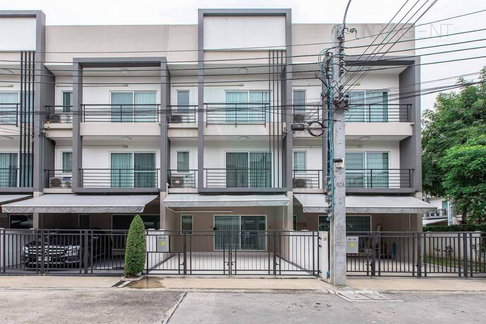 ð For Sell Town house BAAN KLANG MUANG SUKHUMVIT 77 3-story 3 bedroom 3 bathroom