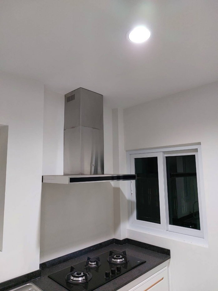 picture Beautiful Custom-Built Detached House for Sale - 5/13