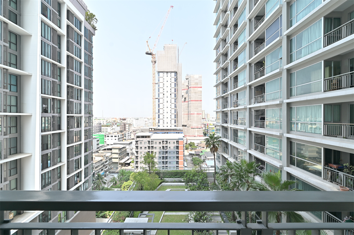 picture RHYTHM Ratchada-Huaikhwang near MRT Huai Khwang Station Convenient Travel, Great Value per Square Meter - 1/10