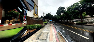 Apartment building for sale University of the Thai Chamber of Commerce : Large Apartment Complex for Sale – Rama 6 Road (Near Vichaiyut Hospital)