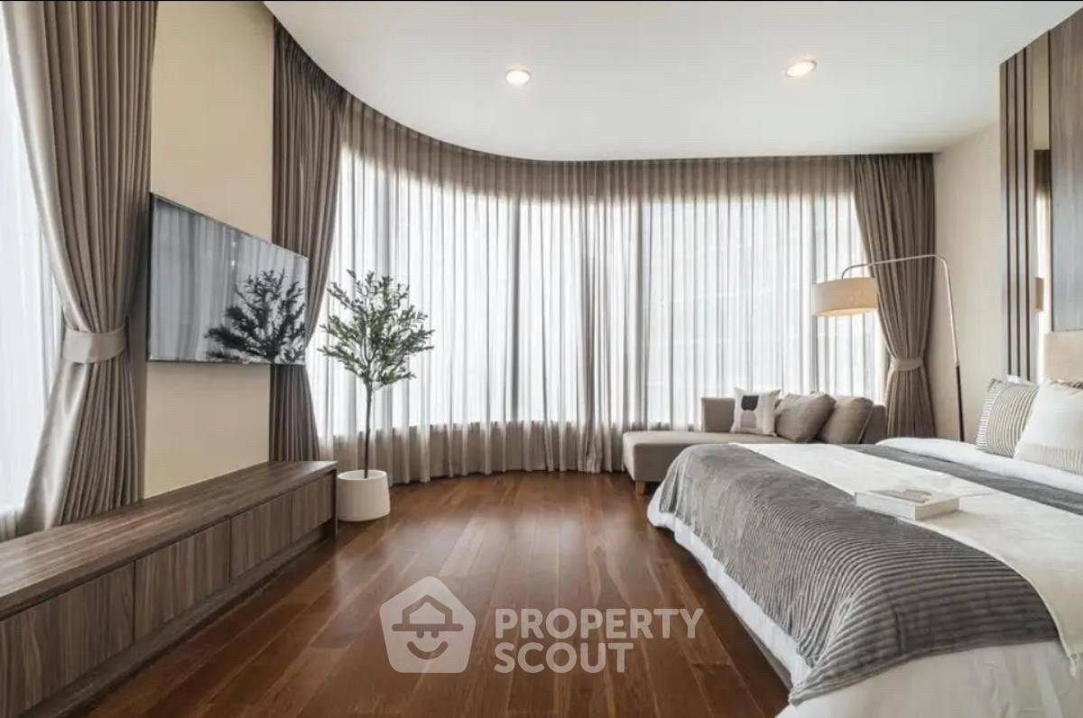 picture 3-BR 160 Sqm High-Floor At Menam Residences, Wat Phraya Krai (ID 1530489) - 8/16